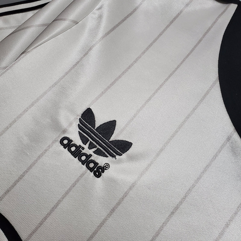 Retro Manchester United 1983 away (7C4C)