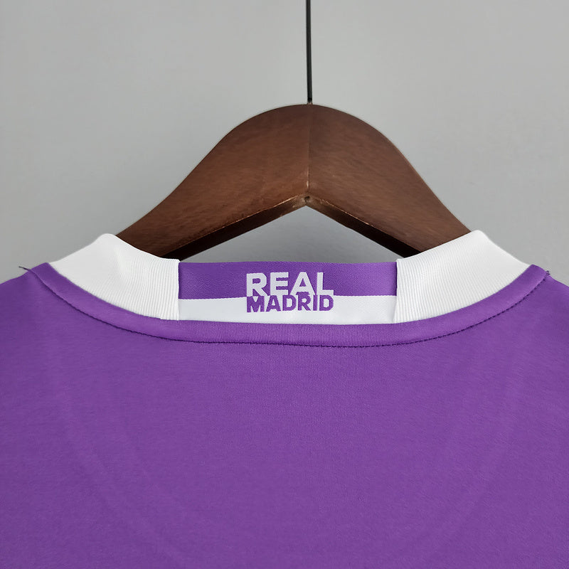 Retro Real Madrid 16∕17 away (C8D5)