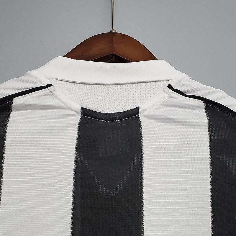 Retro 05∕06 Newcastle United home (1C32)