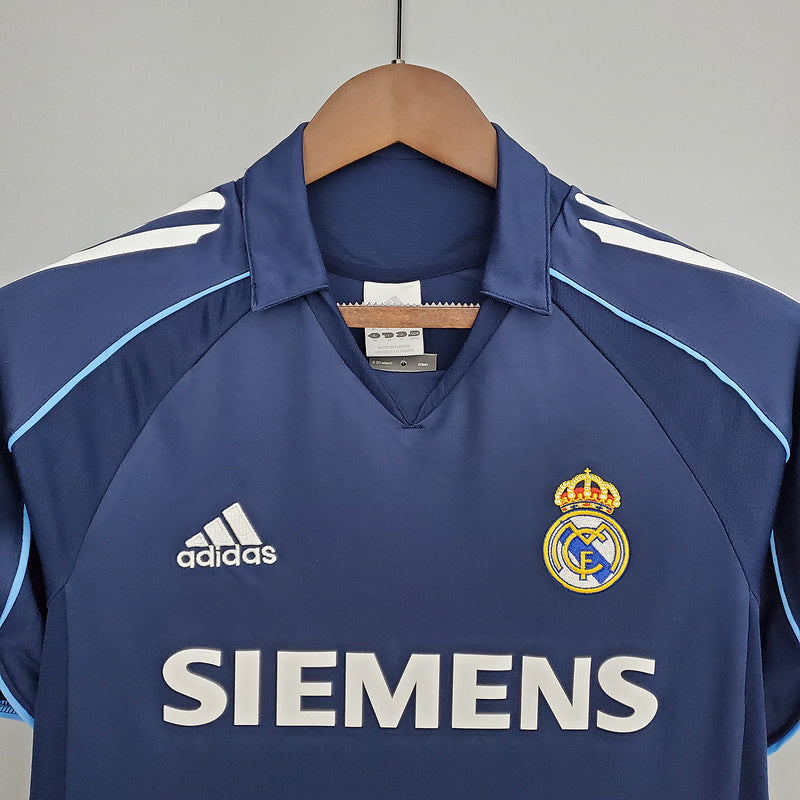 Retro 05∕06 Real Madrid Away (C6DC)