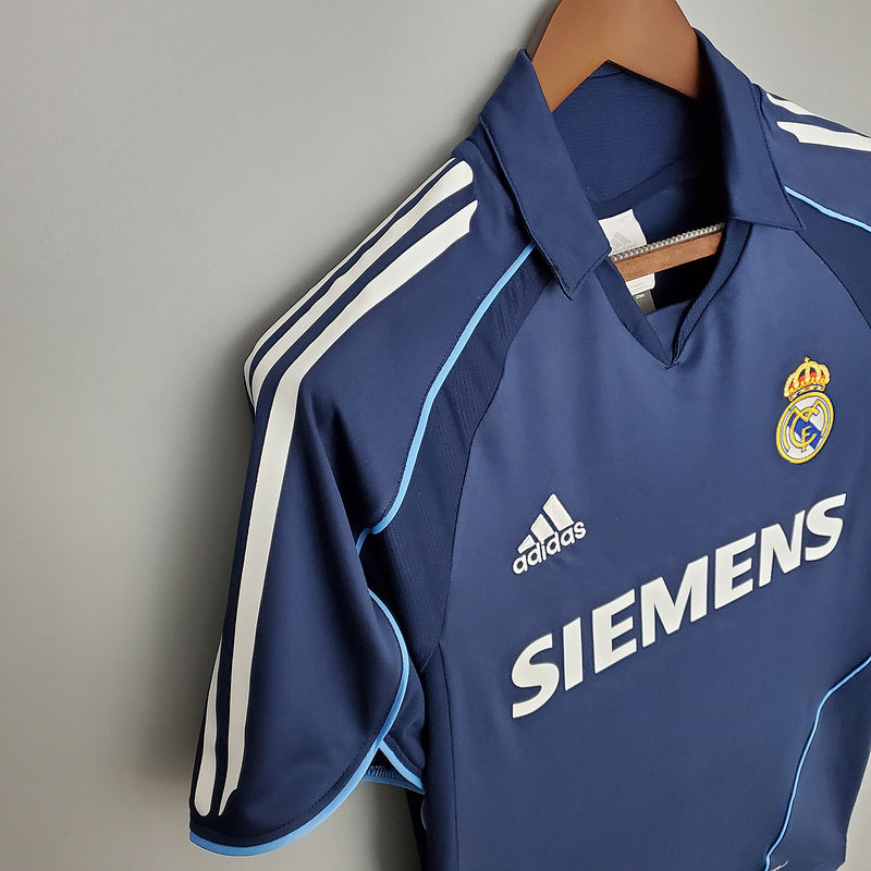 Retro 05∕06 Real Madrid Away (C6DC)