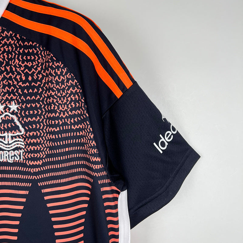 23∕24 Nottingham Forest third away (E937)